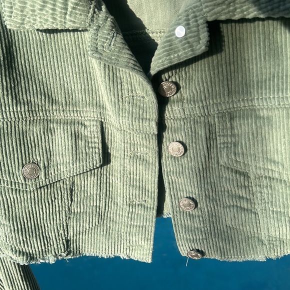 Forever 21 Trendy Cropped Olive Army Green Frayed Corduroy Jacket sz M NWOT cute - Picture 14 of 17